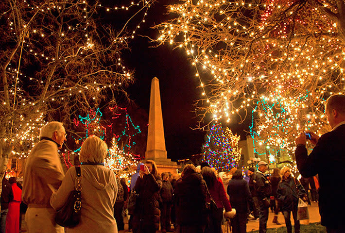 Lights, action, smiles … and let the Santa Fe holidays begin!