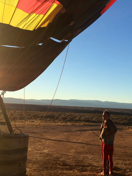 Chris and Britt’s chemistry took flight on an early morning balloon adventure. (Photo Credit: ABC)