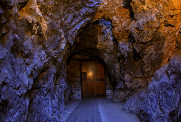 Utah Valley Fall Bucket List Activities - Cave