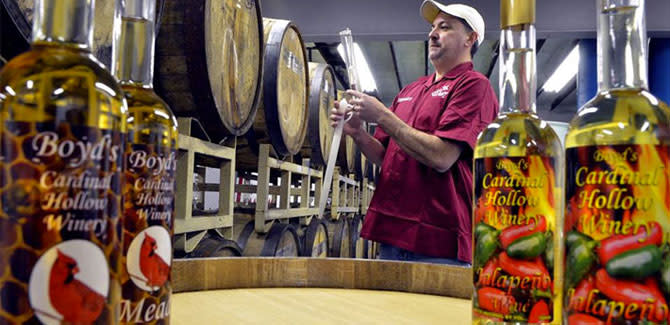 Cardinal Hollow Winery presents a wine education class on Friday, January 15. Cardinal Hollow Winery presents a wine education class on Friday, January 15.