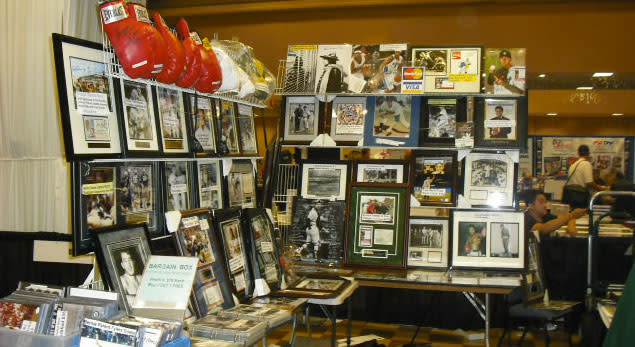 Score hard-to-find autographs and memorabilia at the Valley Forge Casino Resort this weekend. Score hard-to-find autographs and memorabilia at the Valley Forge Casino Resort this weekend.