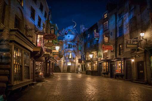 <a href='http://www.visitflorida.com/en-us/listings/004/a0t40000007qt0RAAQ.html'>Magic and Muggles - Universal Studios Islands of Adventure, Orlando</a>:  Explore more of the wizarding world than ever before at The Wizarding World of Harry Potter – Diagon Alley, NOW OPEN at Universal Studios Florida. Enter Diagon Alley from the streets of London. Dine at the Leaky Cauldron, see a wand choose a wizard at Ollivanders wand shop, and experience the excitement of the new multi-dimensional thrill ride, Harry Potter and the Escape from Gringotts. Guests with a park-to-park ticket will also be able to board the iconic Hogwarts Express and enjoy a unique journey as they travel between London and Hogsmeade.