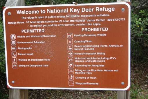 welcome sign of the national key deer refuge