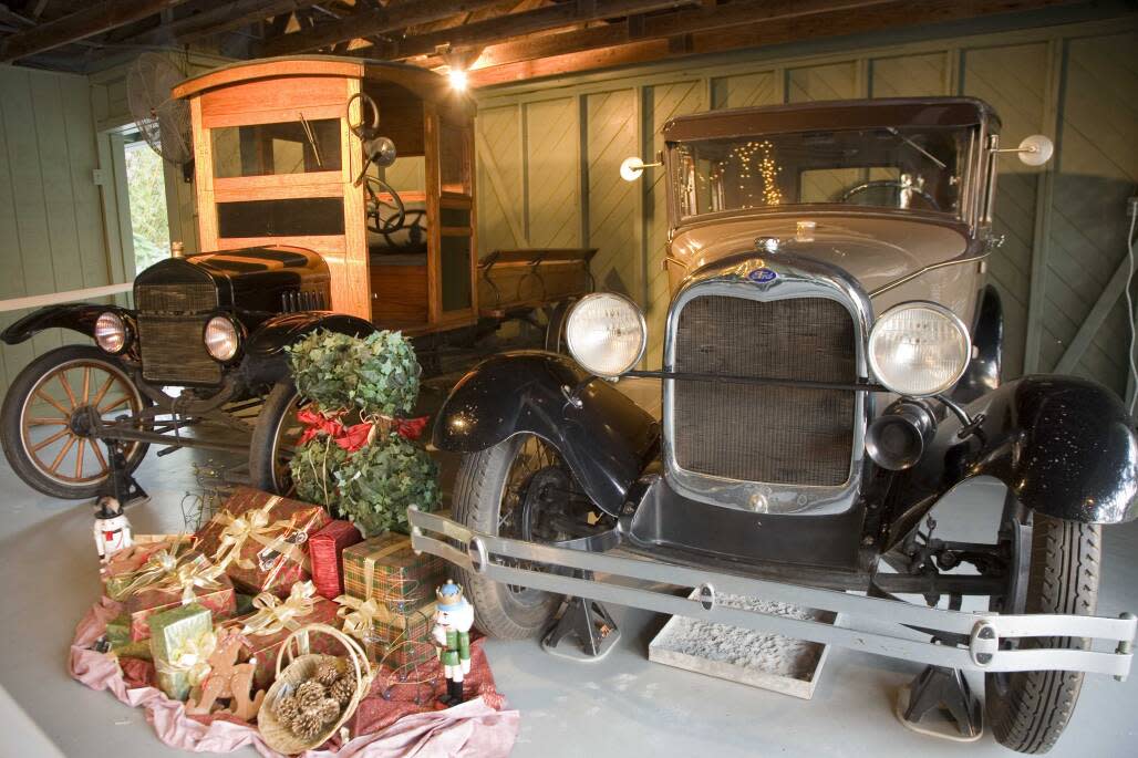 Auch die Oldtimer werden in den Winter Estates von Thomas Edison und Henry Ford festlich geschmückt