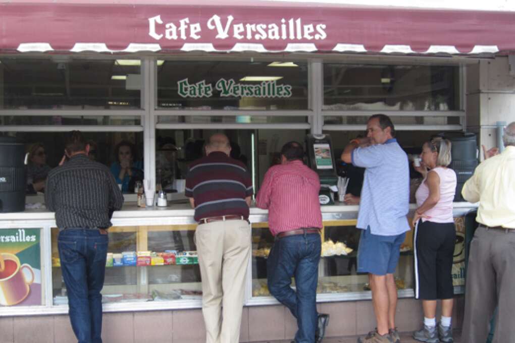 Cafe Cubano en Miami - Cafe Versailles