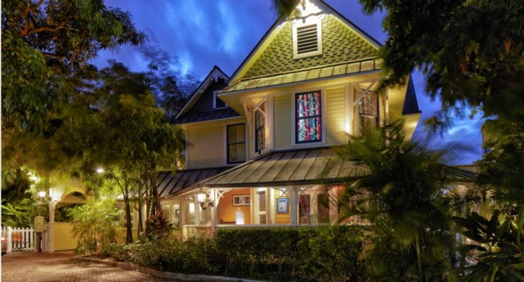 A historic home on the National Register of Historic Places, Sundy House features 12 rooms on an acre of tropical gardens.