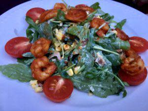 Salad, shrimp and tomatoes