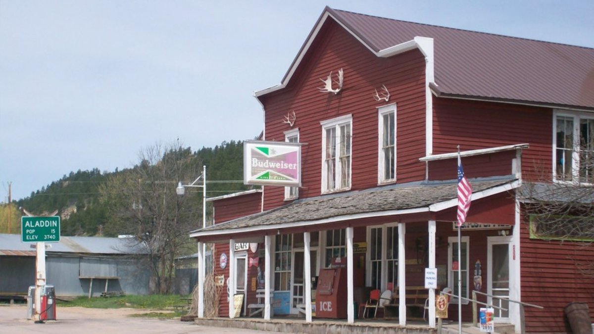 Exterior of Aladdin General Store, a free activity in Wyoming