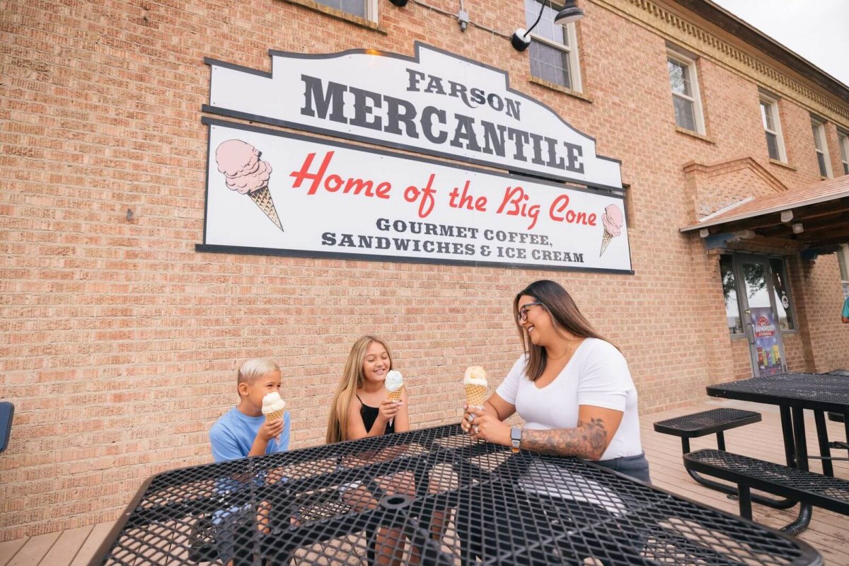 Exterior building of Farson Mercantile with family enjoying ice cream at picnic tables.