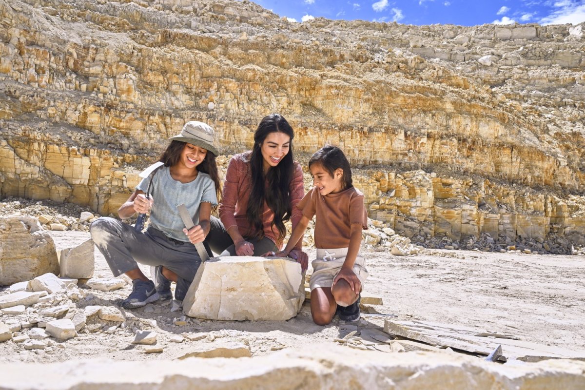 Family-Quarry-FossilButte-LincolnCounty-Grznar