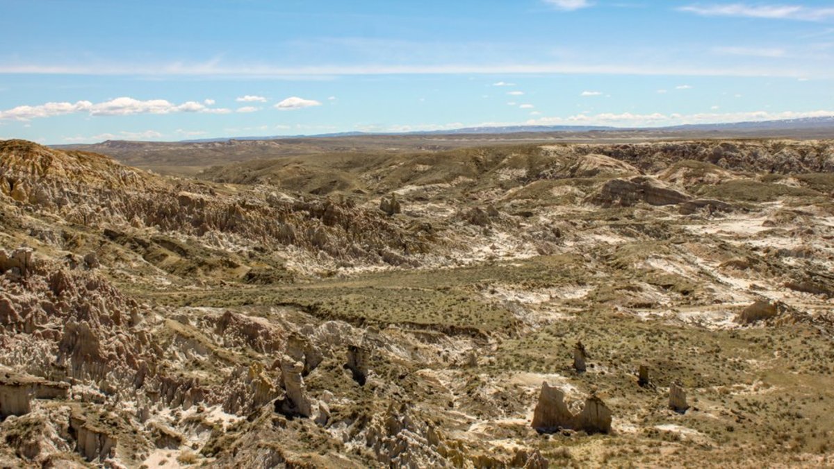 Rocky terrain with clear skies at Hell's Half Acre, a Wyoming geological sight to see