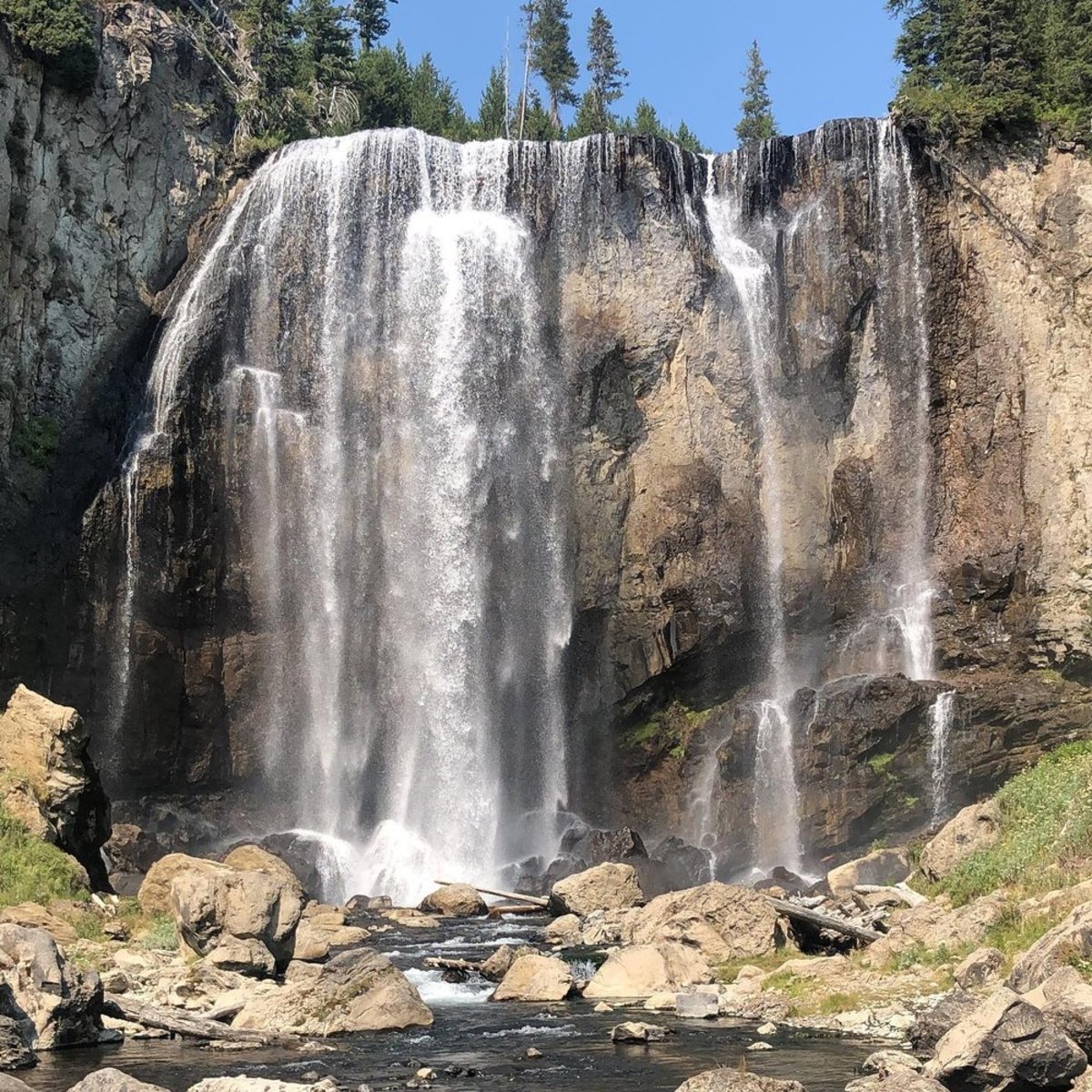 yellowstone hidden gems Dunanda Falls