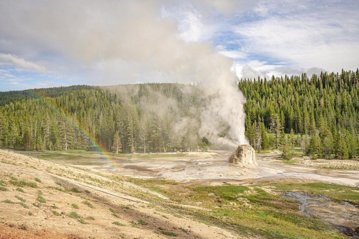 yellowstone hidden gems - Lonestar Geyser