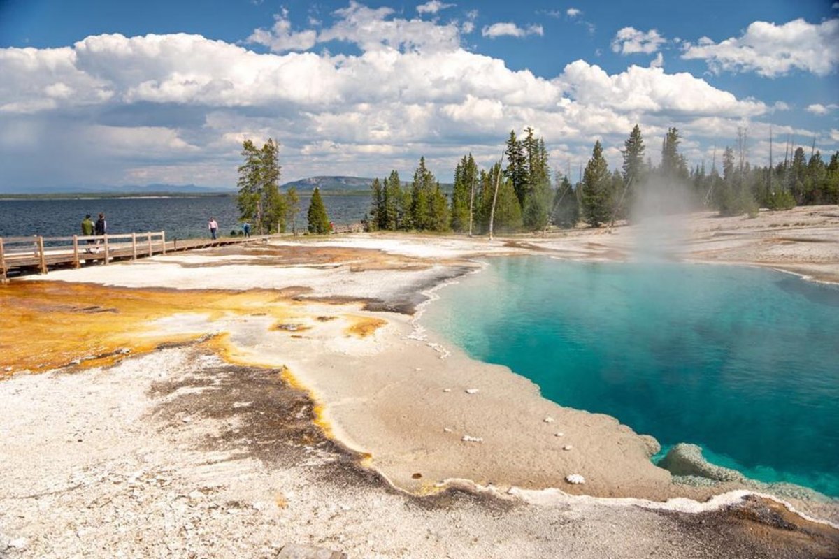 yellowstone hidden gems - West Thumb