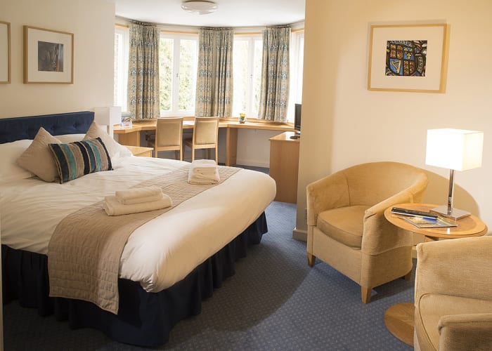 Enjoy your stay in this comfortable guest room with a double bed. This room is fully en suite and is equipped with WiFi, work space,TV, safe, tea/coffee making facilities