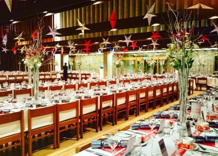 The largest dining hall in Cambridge, this flexible space is a blank canvas which can be used for traditional college dining seating up to 450 guests, themed events with sets and staging or dining with dancing for up to 450 guests. This room is available for exclusive use from 19:30.