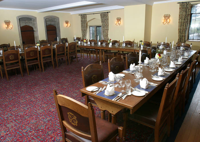 Bright open room with natural daylight. Set U-Shape for dining with traditional College wood long tables. Flexible space lends itself to dinners, lunches, buffets and drinks receptions.