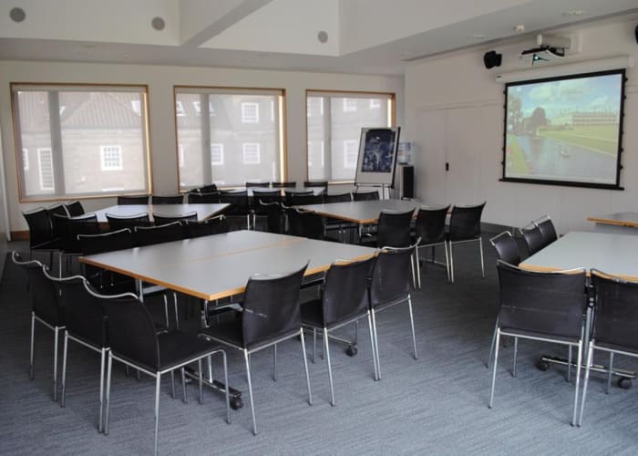 The Elton Room is a light space adjoining the Bowring Room and can seat up to 80 delegates theatre-style, 36 classroom-style, 42 boardroom-style or 48 cabaret-style.