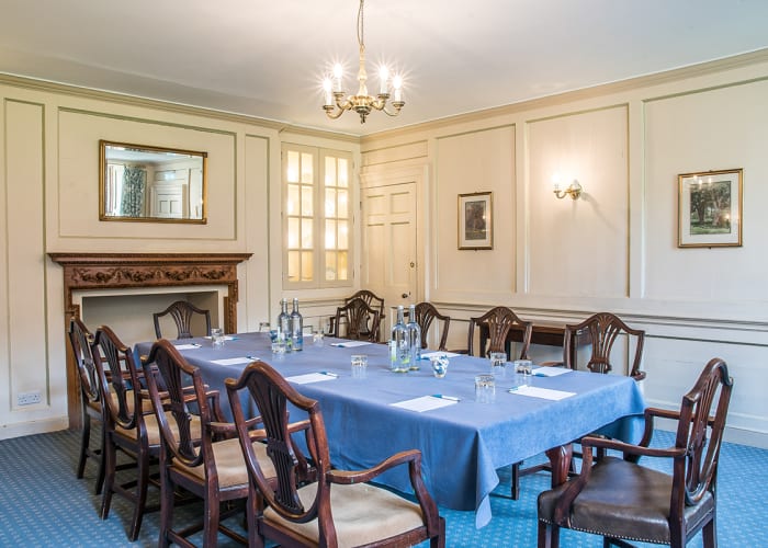 With windows looking out on to Gonville Court, the Junior Parlour is a light and intimate room. With its carved fireplace and glass cabinets housing a fine plate collection, it is an elegant setting for small meetings and dinners.