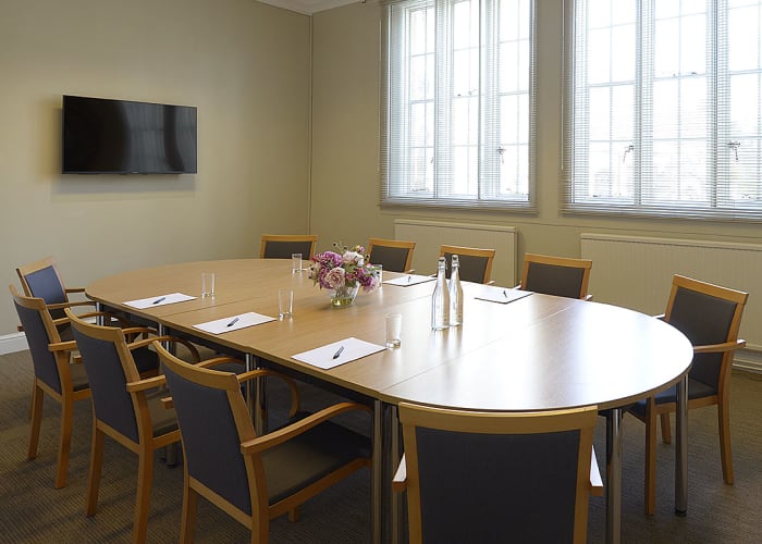 A light, airy room, perfect for boardroom style meetings and small training courses. There is an interconnecting door to the Cass Room which is useful if extra space is needed. The room is equipped with a built-in LCD screen, WiFi and climate control