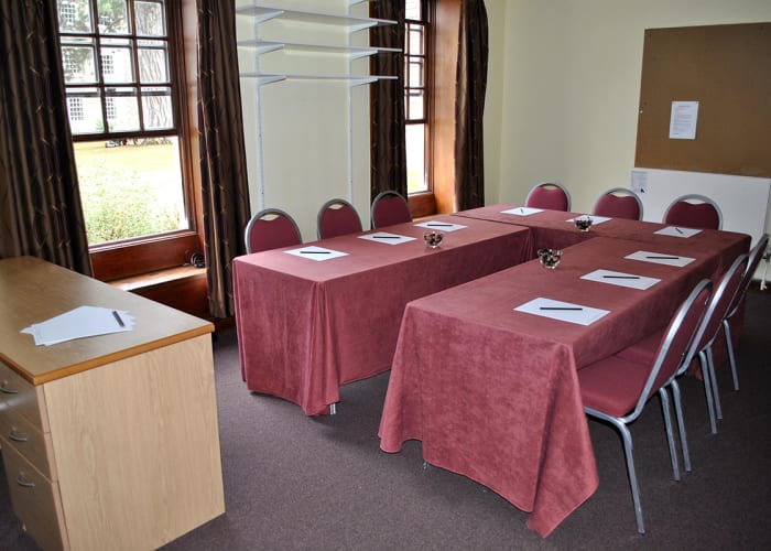 Available at both Memorial an Old Court are a range of syndicate rooms for breakout sessions and private meetings seating up to 20-25 delegates.