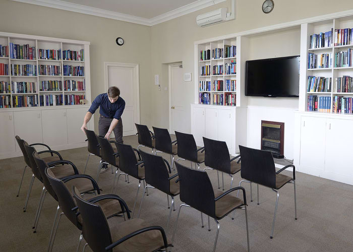On the first floor with dual aspect windows, the Wright Room features built-in LCD Screen, WiFi and climate control. The book-lined walls create a quiet, studious atmosphere making it an ideal space for interviews, boardroom meetings or a syndicate room for larger meetings. There is an interconnecting door to the Cass Room which is useful if extra space is needed