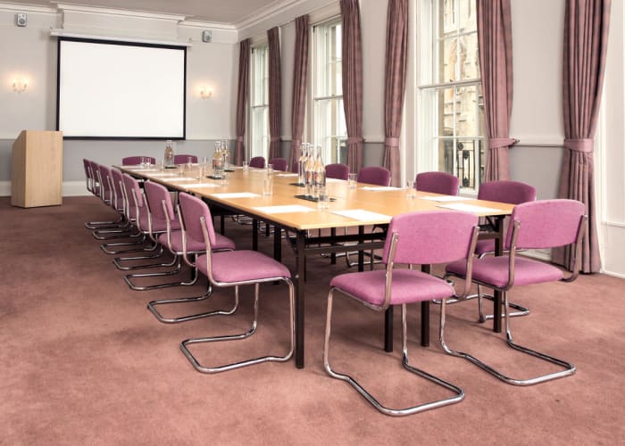 A beautiful airy room overlooking Trumpington Street, the Rushmore Room is perfect for medium-sized meetings, presentations or workshops.