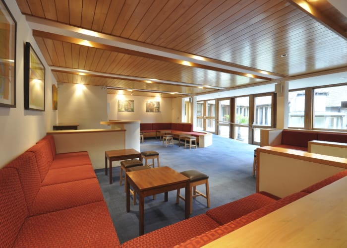 The Terrace Room is an open plan, modern space which is ideal for variety of uses such as delegate registration, breakout space, and networking.