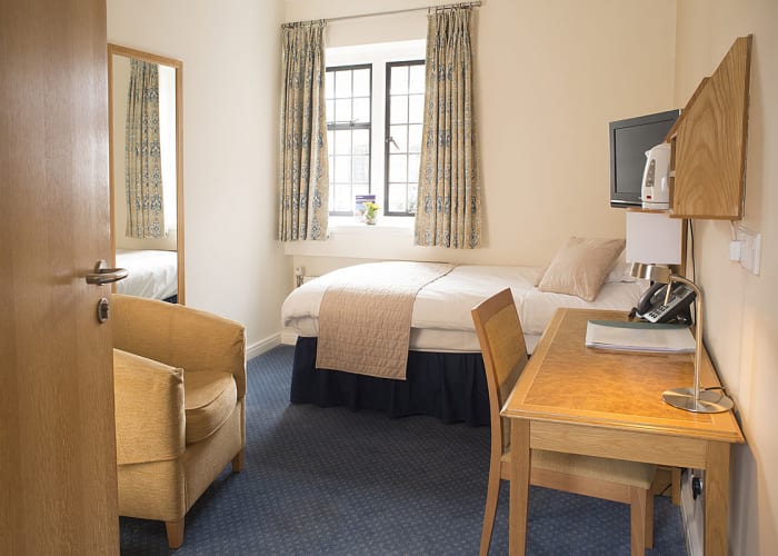 Enjoy your stay in this comfortable guest room with a single bed. This room is fully en suite and is equipped with WiFi, work space,TV, safe, tea/coffee making facilities
