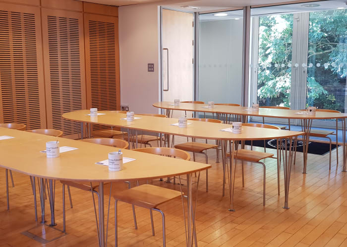 Syndicate Rooms are located on the 1st and 2nd floor of Buckingham House, accessible from the Foyer by lift or stairs. Spacious rooms with natural light, these rooms are ideal for small groups to generate ideas.