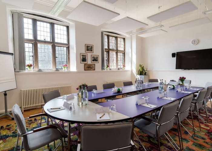 The Cheshunt room has tonnes of natural daylight, intergrated AV, flipchart and is set boardroom style. Great for day meetings and workshops.