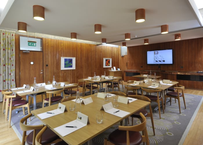 Located adjacent to the main College buildings, this wood panelled space is ideal as a syndicate or breakout room in conjunction with a larger conference. It is also used as an informal dining room.