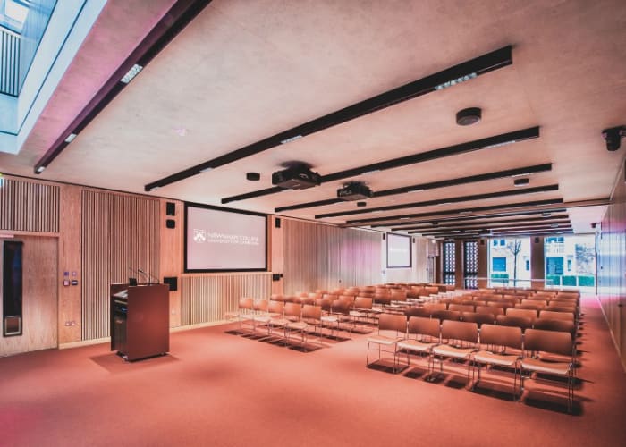 Located in the new Dorothy Garrod Building, the flat floor Cynthia Beerbower can seat up to 150 delegates in a theatre style, as well as many other layouts. The room can also be divided in to 2 sections, by a soundproofed wall.