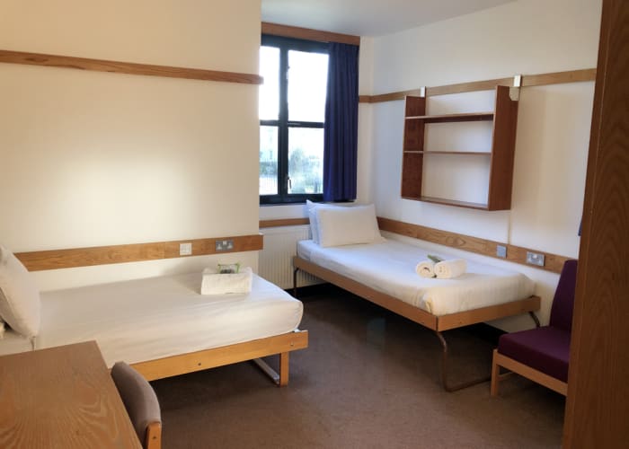 Our en suite rooms are light and spacious, offering our highest degree of comfort and benefiting from fully private bathroom facilities. 24 of these rooms can be twins.