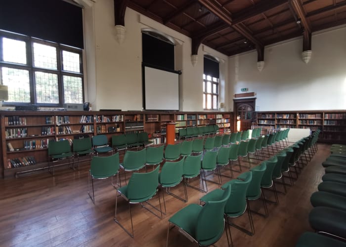 The lecture hall is perfect for gatherings, receptions, lectures or dining