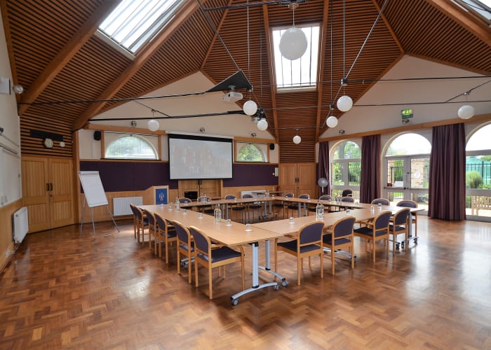 The pavilion at Hughes Hall is a flexible meeting space, flooded with natural daylight from roof lights and large windows.