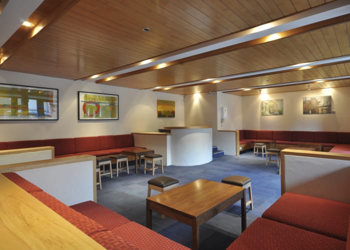 The Terrace Room, with a wood panel ceiling, comfortable booths and lounge seating areas is the ideal for networking.