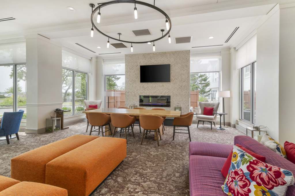 Lobby. Photo Credit: Hilton Garden Inn Portland Airport