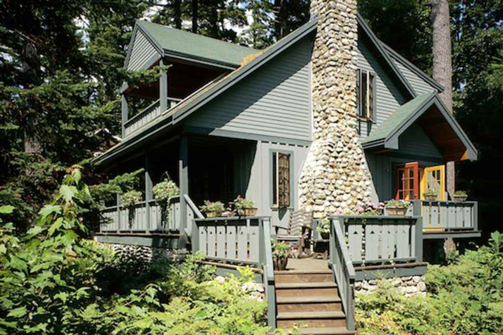 Cottage. Photo Credit: Migis Lodge at Sebago Lake