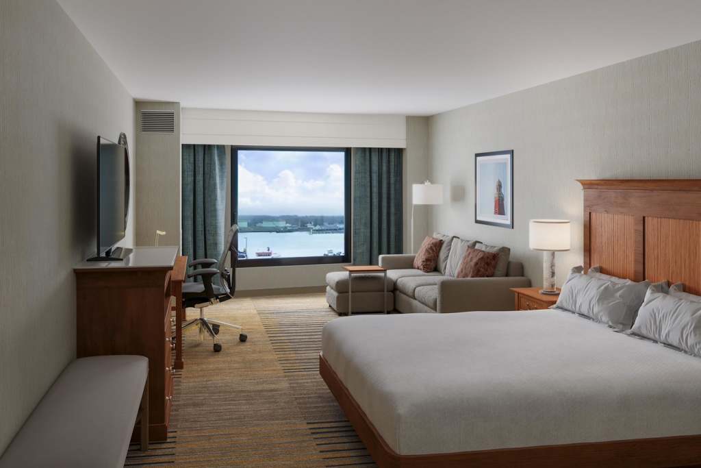 HGI Guestroom. Photo Courtesy of HGI Portland Downtown Waterfront