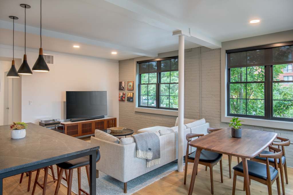 Guest Room. Photo Credit: John Bellenis