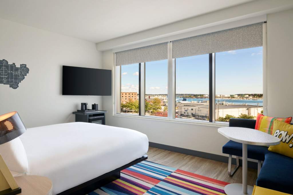 Aloft Guest Room. Photo Courtesy of Crestline Hotels