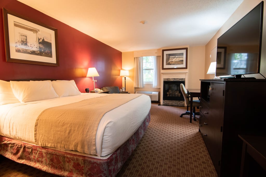 Guest Room. Photo Credit: Fireside Inn & Suites