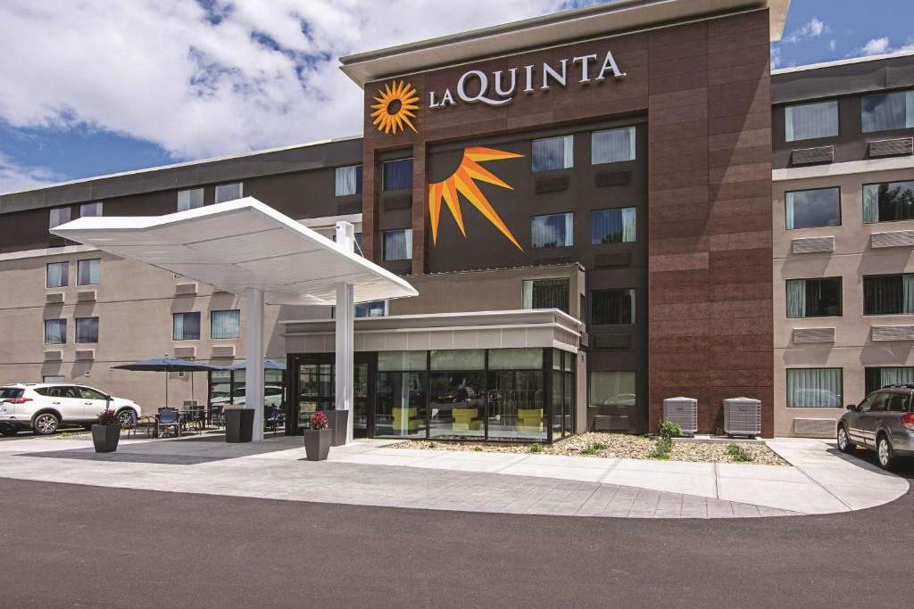 Hotel Exterior. Photo Credit: La Quinta Inn & Suites by Wyndham Portland