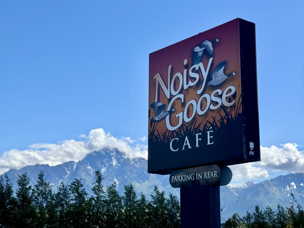 Noisy Goose Cafe
