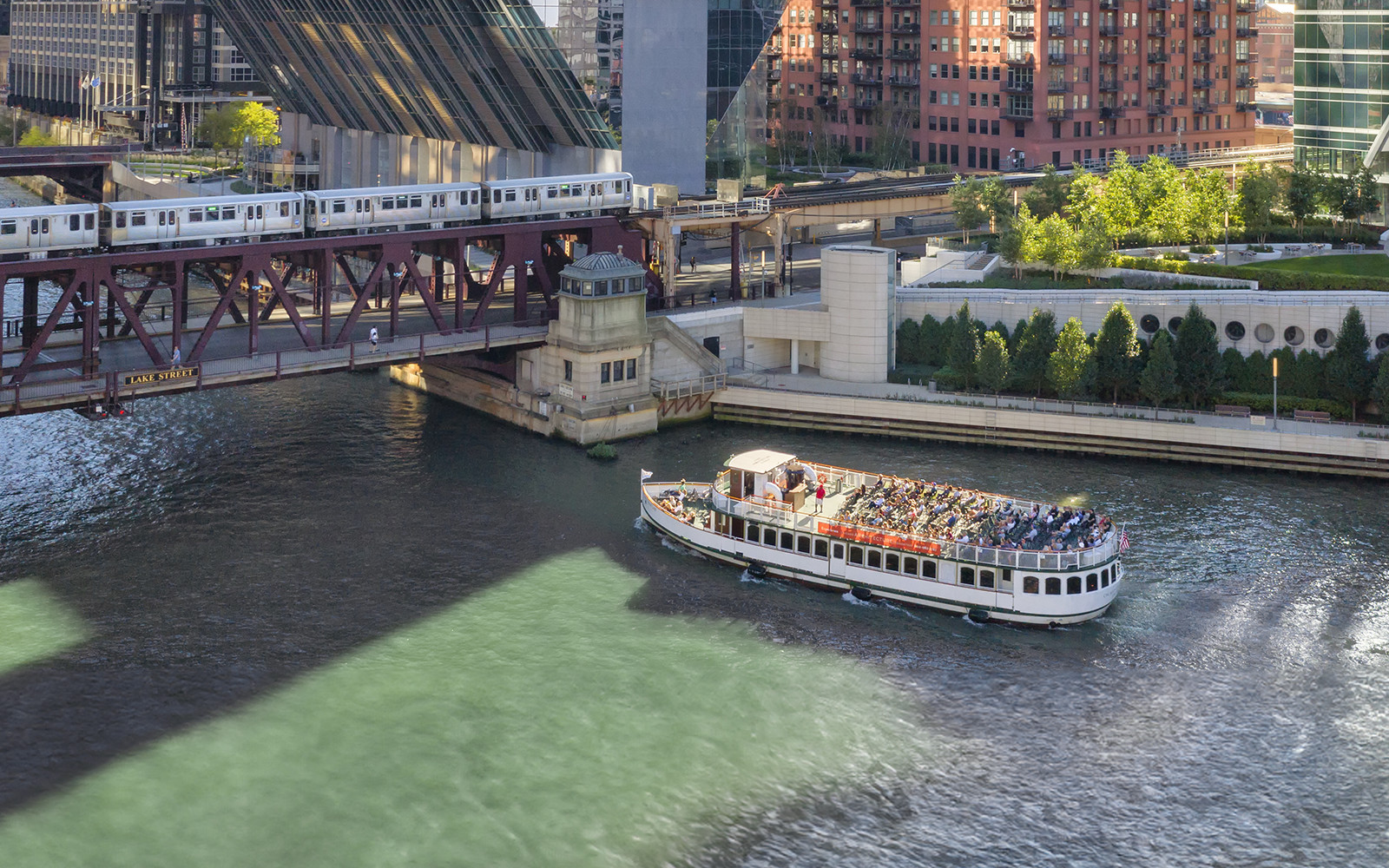 Chicago’s First Lady Cruises