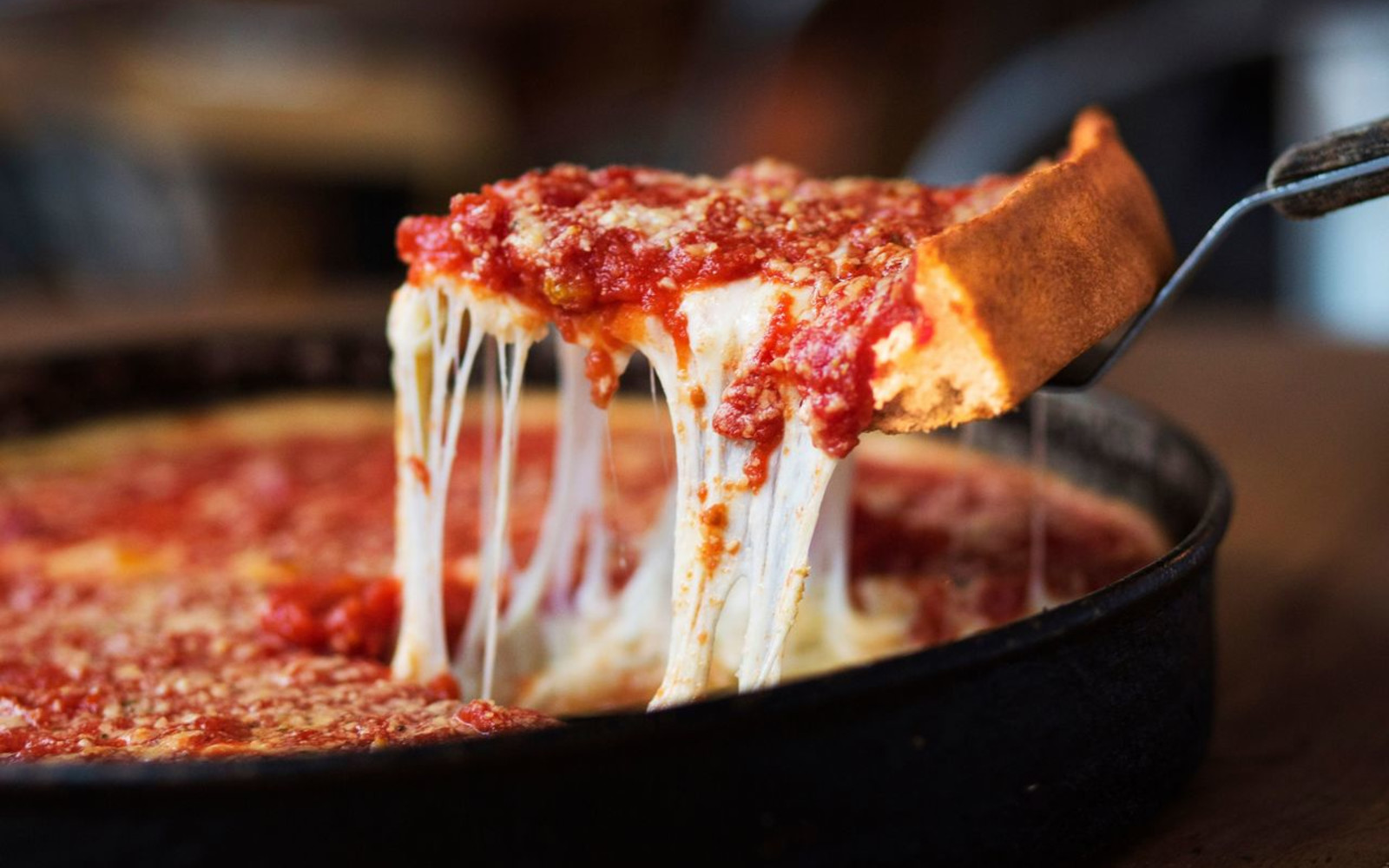 Lou Malnatis Pizzeria Chicago River North Choose Chicago