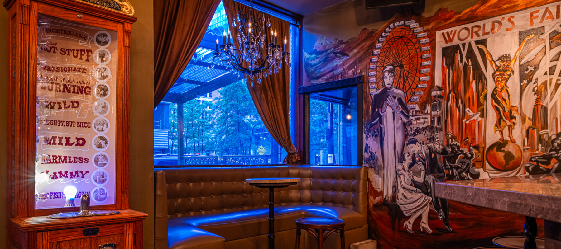 Brando’s Karaoke & Cocktail’s In The Loop