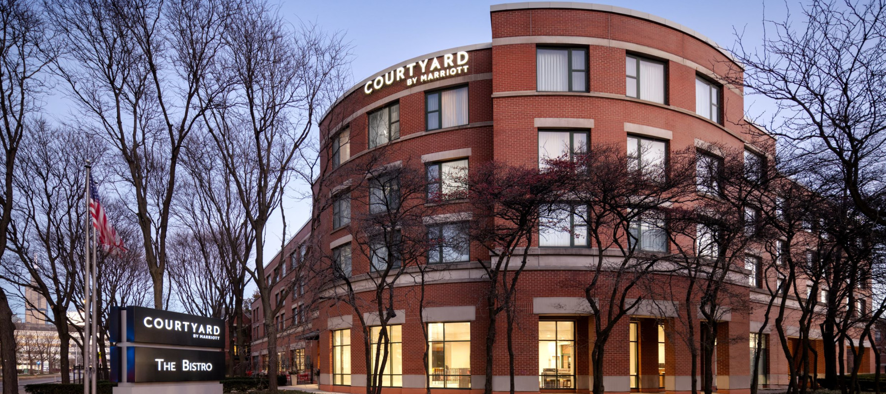 Courtyard Chicago at Medical District / UIC