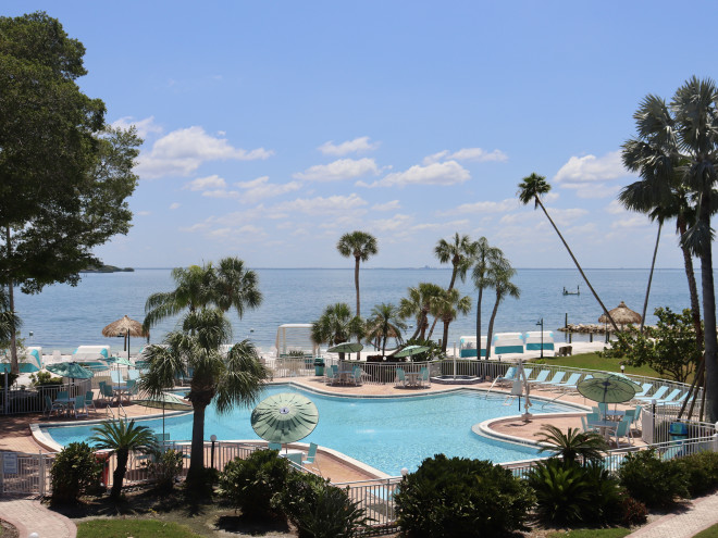 Headliner Pool